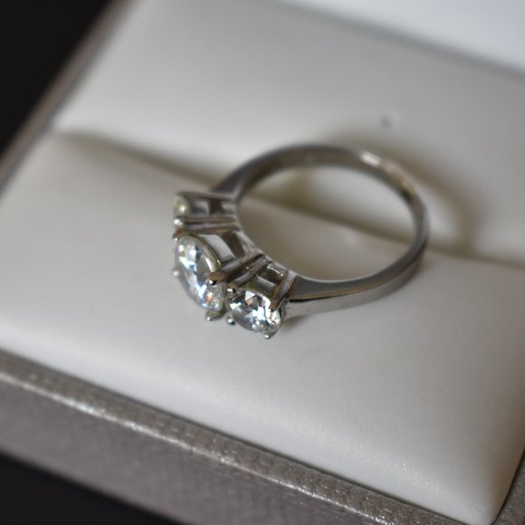 Sterling Silver Ring with 3 CZ Stones - Picture 3 of 8
